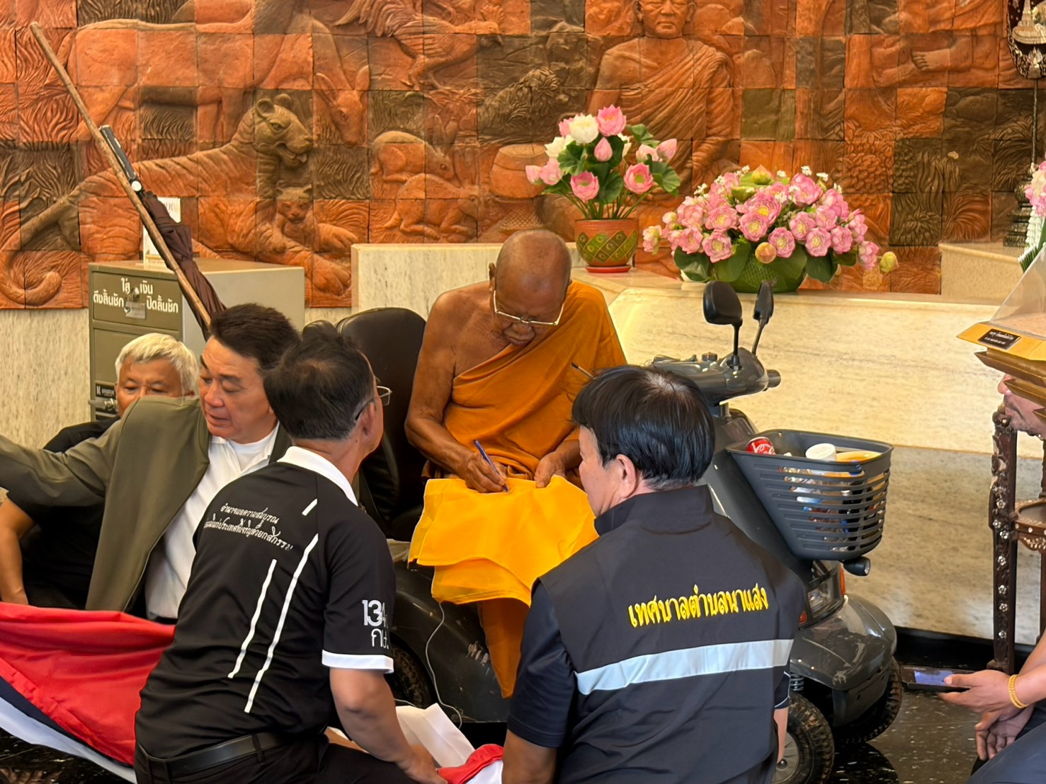 title - ปักธงธรรมจักร และธงชาติไทยภายใต้โครงการปลูกป่าเพื่อเป็นพุทธบูชาในพื้นที่ปฏิรูปที่ดิน (ส.ป.ก.)